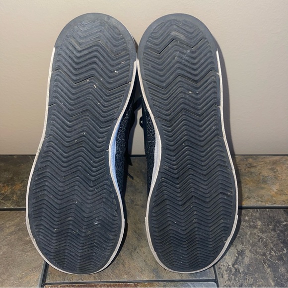 Nike Black and Gray Patterned Women's Sneakers - Picture 4 of 5